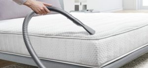 Восстановление свежести и чистоты: процесс химчистки матраса